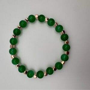 Chic Green Beaded Bracelet with Gold Detailing
